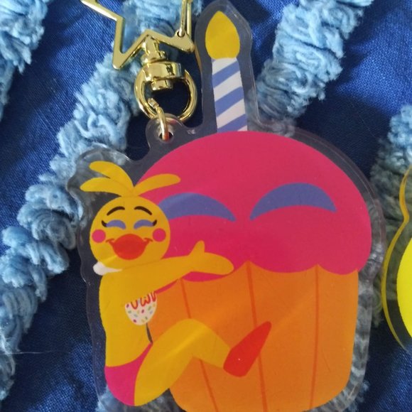 FNAF Chica and Mr. Cupcake acrylic keychains - Picture 3 of 4
